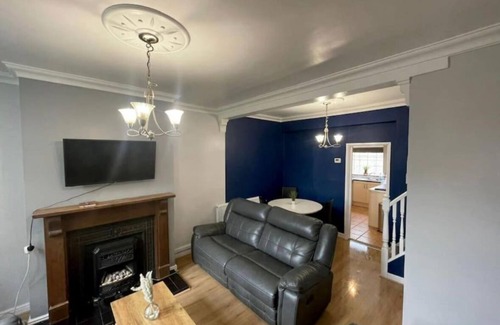Hull House | Cheap & Cosy 2-Bed Home Near Hull City Centre