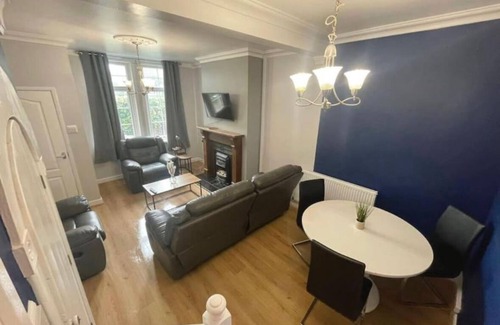 Hull House | Cheap & Cosy 2-Bed Home Near Hull City Centre
