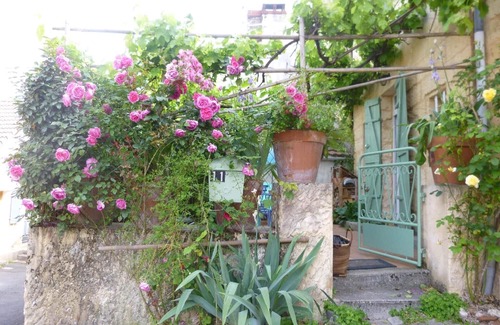 Couze-et-Saint-Front House | Cheap detached house sun bed 160cm patio