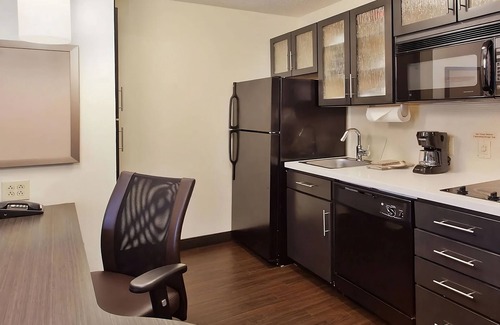 Ashley Oaks Hotel | Check out East Tennessee History Center! 3 Family-friendly Units W/Kitchens!