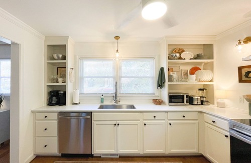 Lindley Park House | Cheeful Fully Restored Mid Century Cottage near Arboretum in GSO- Pet Friendly