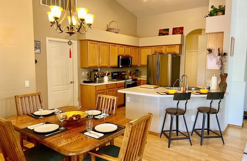 Ahwatukee Foothills House | Cheerful 2 Bedroom Home w/hot tub near South Mountain