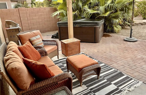 Ahwatukee Foothills House | Cheerful 2 Bedroom Home w/hot tub near South Mountain