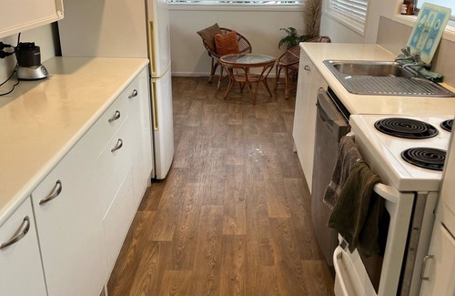 Stanmore Bay House | Cheerful 3 bedroom home in Stanmore Bay!