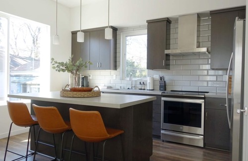 Downtown Sacramento House | Cheerful 3 Bedroom home in the heart of Midtown!