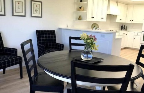 Lake San Marcos House | Cheerful 3 bedroom house right on the golf course.