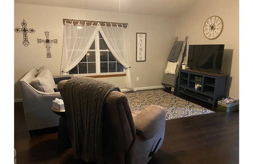 Columbia House | Cheerful 3 bedroom home waiting your arrival!