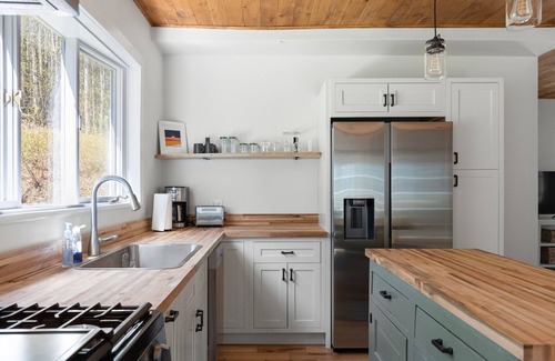 Moretown Cottage | Cheerful 3 Bedroom Mountain Cottage