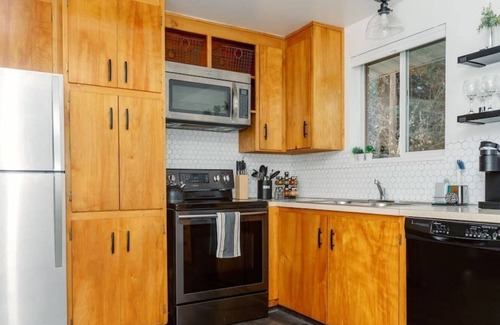 Logan Apartment | Cheerful 3 Bedroom near USU - Inspiring Memories