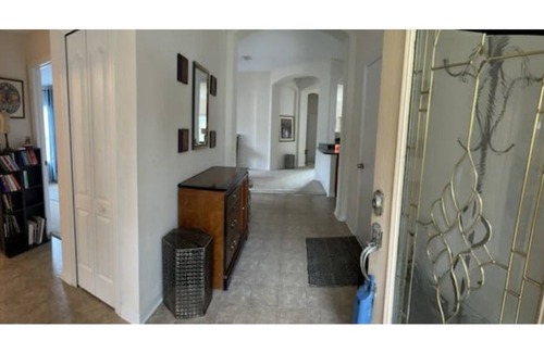 OakLeaf Plantation House | Cheerful 3 bedroom and 2 bathroom room house on a pond.