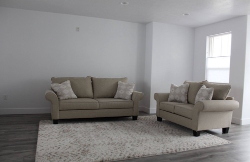 Taylorsville House | Cheerful 3-bedroom townhouse, parking on premises