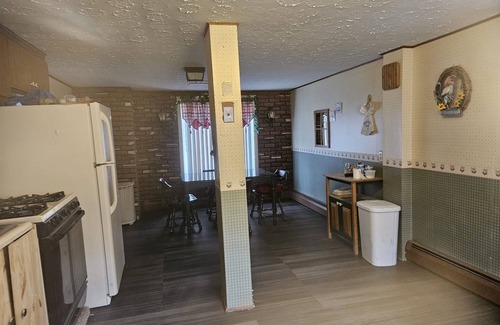 Robertsdale House | CHEERFUL 4 BEDROOMS GETAWAY HOME NEAR LAKE