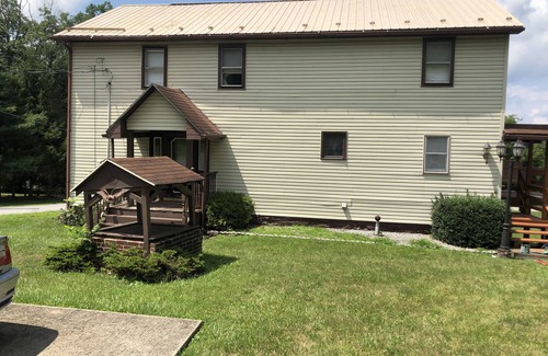 Robertsdale House | CHEERFUL 4 BEDROOMS GETAWAY HOME NEAR LAKE