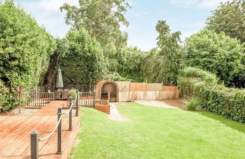 Paignton House | Cheerful 6 bedroom property with cinema room