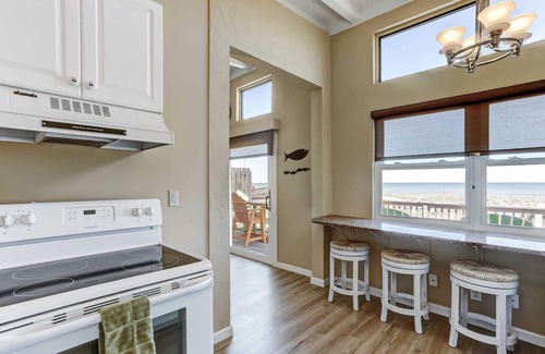 Ocean Cay Condo | Cheerful Condo with Amazing Deck and Stunning Views!