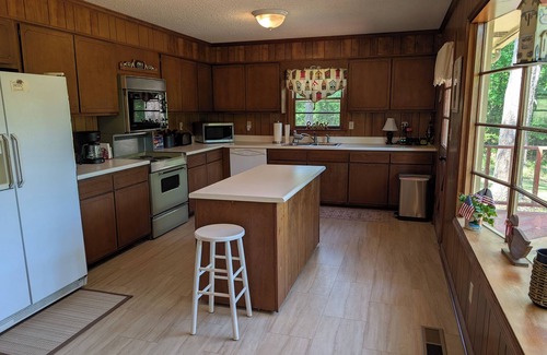 Georgia Coast House | Cheerful cozy lake retreat - Newly Renovated in 2025 - New Floors and New HVAC