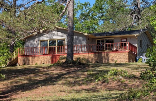 Georgia Coast House | Cheerful cozy lake retreat - Newly Renovated in 2025 - New Floors and New HVAC