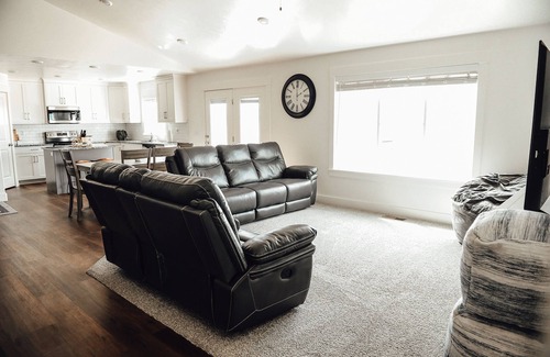 Logan House | Cheerful home in quiet neighborhood