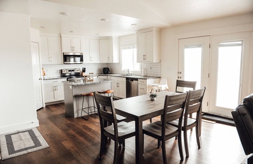 Logan House | Cheerful home in quiet neighborhood