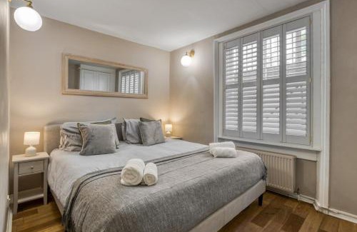 Redcliffe Apartment | Chelsea Hideaway 2BR Private Patio
