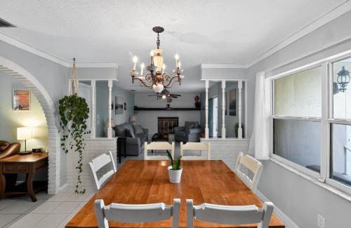 Kingswood House | Chelsea Way Getaway Bright 4BR Family Retreat home