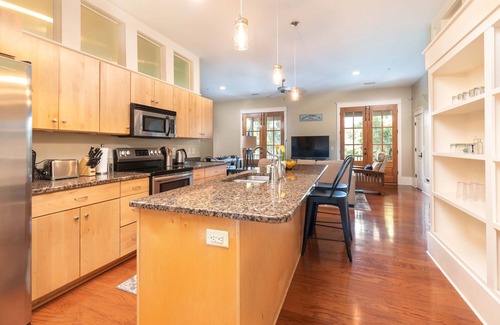 Habersham Condo | Cherokee Farms Flat - New Listing in Habersham