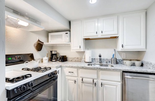 Cherry Creek Apartment | Cherry Creek North - Walkable! Discount cleaning fee! Basement level apartment