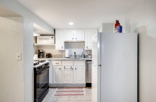 Cherry Creek Apartment | Cherry Creek North - Walkable! Discount cleaning fee! Basement level apartment