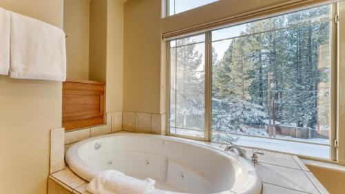 Country Club Estates House | Cherry Hills Spacious Tahoe Cabin with Deck Fireplace Open Interiors