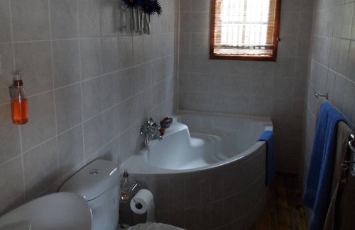 Bloemfontein Bed & Breakfast | Cherry Lane Self Catering in Bloemfontein Family Apartment for max. 8 guests!