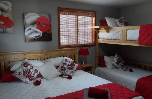 Bloemfontein Bed & Breakfast | Cherry Lane Self Catering in Bloemfontein Family Apartment for max. 8 guests!