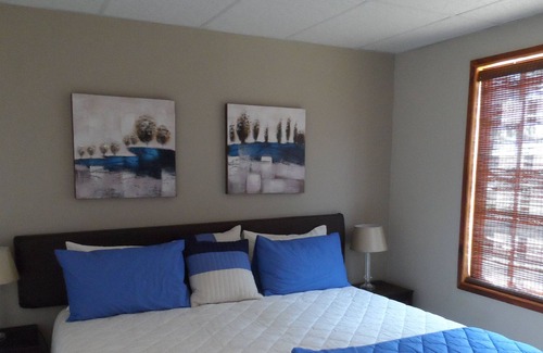 Bloemfontein Bed & Breakfast | Cherry Lane Self Catering in Bloemfontein Family Apartment for max. 8 guests!