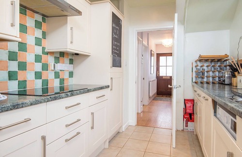 St Davids Cottage | Cherry Tree House, Holiday Cottage St Davids, Sleeps 5, 3 bedrooms, bathrooms