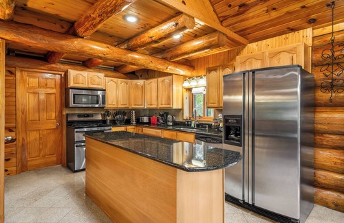 Cherry Valley Cabin | Cherry Valley Cabin: Hot Tub+Sauna+Scenic Riverfront