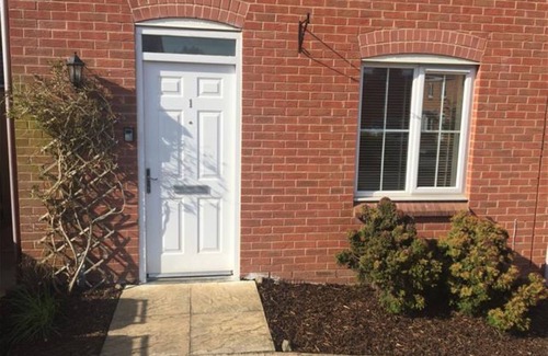 Newcastle-Under-Lyme House | Chervil View – Private Double Bedroom with shared facilities