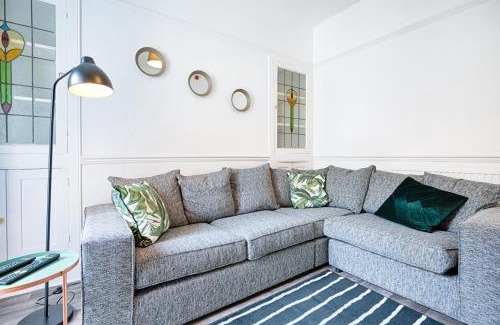 Sketty House | Chesshyre Accommodation - TV in Every Bedroom!