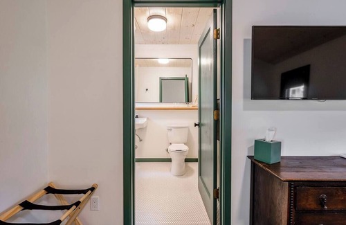 Nevada City Cabin | Chestnut Cottage at Piety Hill Cottages