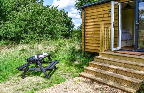 Irstead House | Chestnut - Ukc4848