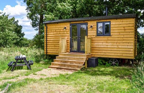 Irstead House | Chestnut - Ukc4848