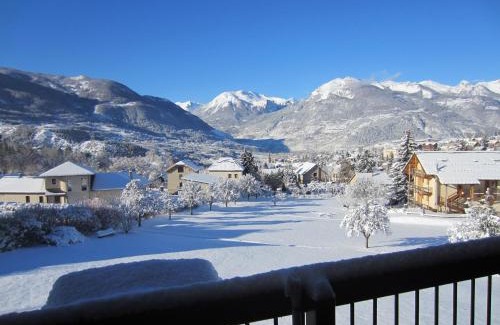 Guillestre Bed & Breakfast | Chez Cat et Christophe , chambre calme et lumineuse chez l'habitant avec vue