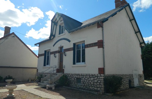 Romorantin-Lanthenay House | Chez Gina, Maison de Ville & son Grand Jardin à Romorantin-lanthenay