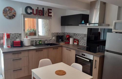 Meze Apartment | chez le tit