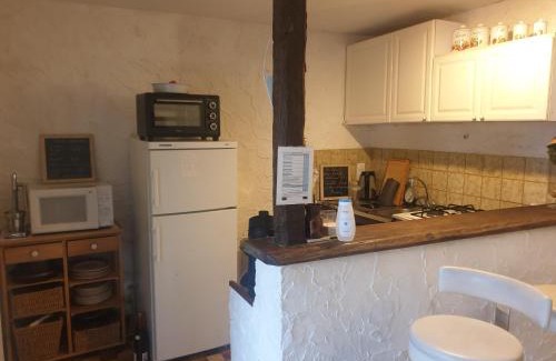 Givry House | CHEZ MARYLENE Mon tarif quarante huit euros sans site ici Tarifs chambre plus frais du site plus taxes France vingt huit Euros sur place à votre arrivéeNoté et accepté par les bureaux à lire et accepter avant explication réservation