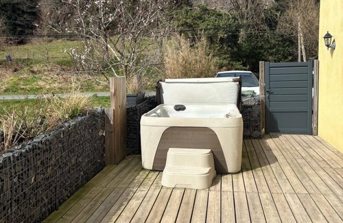 Anould House | Chez Ulysse Spa and relaxation enclosed grounds for your pets