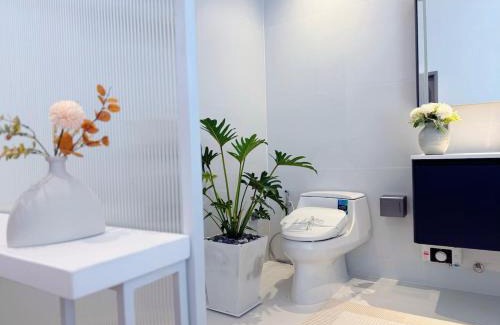 Wat Ket Villa | Chiang Mai City Center Luxury Pool Villa 4 Bedrooms 5 Bathrooms, Close to Chang Klan Road Business District, Chiang Mai Inner Ring, 5-Star Luxury Pool Holiday Villa