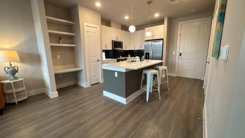 McNeil Apartment | Chic 1 Bed Apt Pool And Fitness