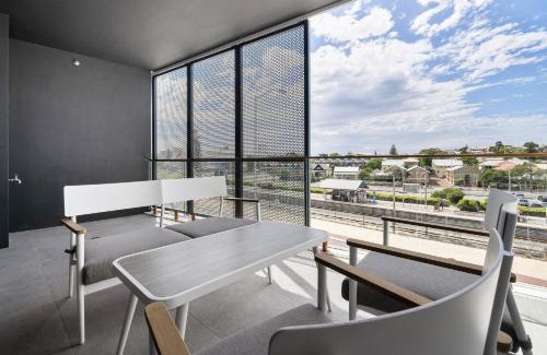 North Fremantle Apartment | Chic 1-Bed Escape in Fremantle with Parking