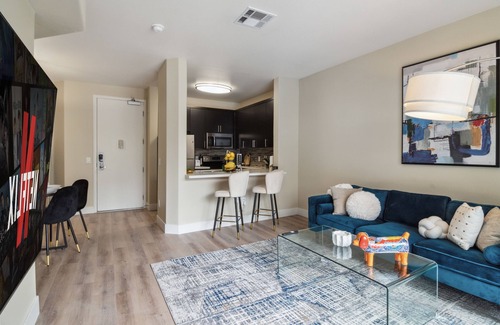 Del Rey Apartment | Chic 1-bedroom apartment in brilliant Marina del Rey with WiFi, AC