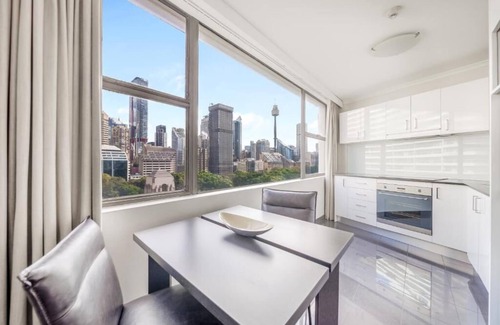Woolloomooloo Apartment | Chic 1 Bedroom Apartment at College Street, Sydney CBD