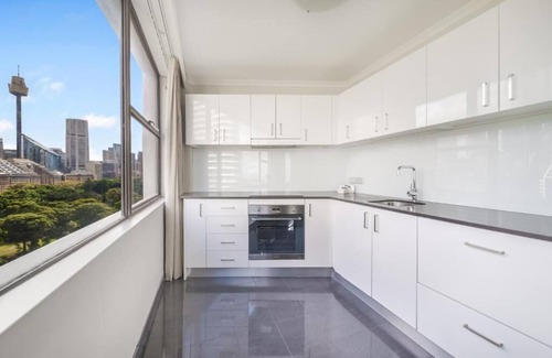 Woolloomooloo Apartment | Chic 1 Bedroom Apartment at College Street, Sydney CBD